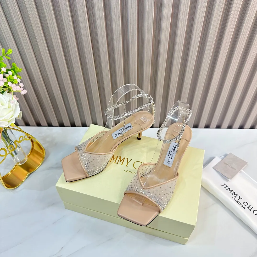 👟👟Ex-factory price 660👟👟 JIMMY CHOO (Jimmy CHOO) 💝💝💝 is a very comprehensive noble fashion lifestyle brand, with a series of women's high-heeled, medium-heeled, flat-heeled sandals with the same strap from major fashion bloggers and celebrities in Hong Kong and the United States.  The Australian pointed toe, round toe and square toe series are simply beautiful. Fall in love with elegance and playful sense of the future. Just by looking at them, you want to own them immediately, but you can really think about a pair of exquisite high heels~~~~~~~~~~~~~~~~~ 💝This series is specially designed for extraordinary and indifferent ladies, thus creating a unique overall effect, Jimmy Choo Design products that inspire women to move forward and show their charm💝💝💝 1⃣️Material: Imported genuine mesh hot diamond 2⃣️Inner: Imported Italian lambskin, super soft and delicate 3⃣️Outsole: Imported Italian original original color genuine leather outsole Heel height 6.5cm (10.0/8.5cm can be made) 4⃣️Code number: 35-39 (34.40.41.42 customized)